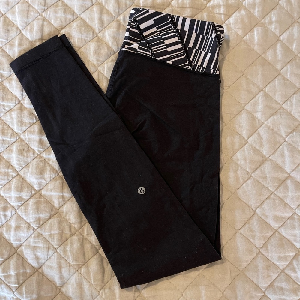 Lululemon black leggings, size 8